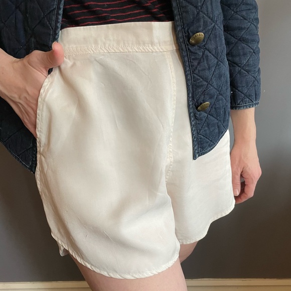 Lift cream shorts - Picture 1 of 4